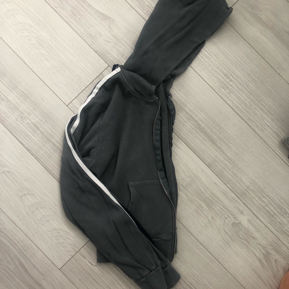 BRANDY MELVILLE ZIP HOODIE